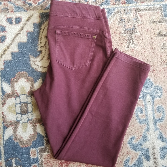 Nygard jeggings slims in burgundy size large 14/16 EUC - Picture 1 of 7
